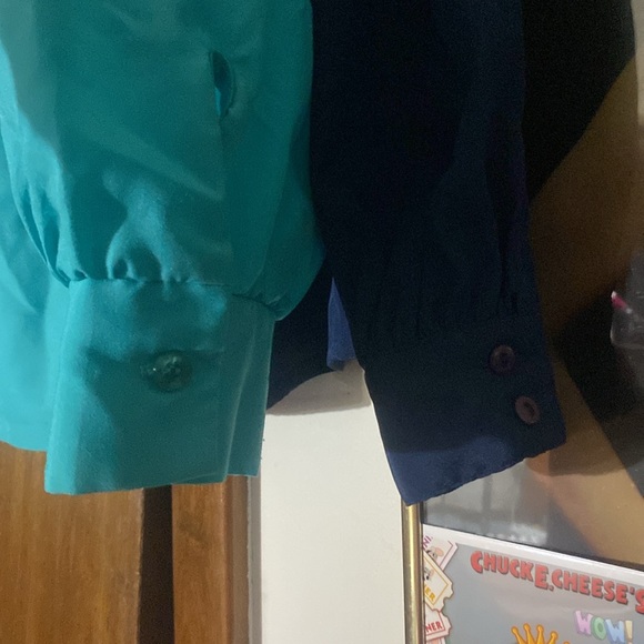 Kristen Blue Blouse 💙 willow Ridge bundle 💚2 for 1 price $$ - Picture 10 of 12